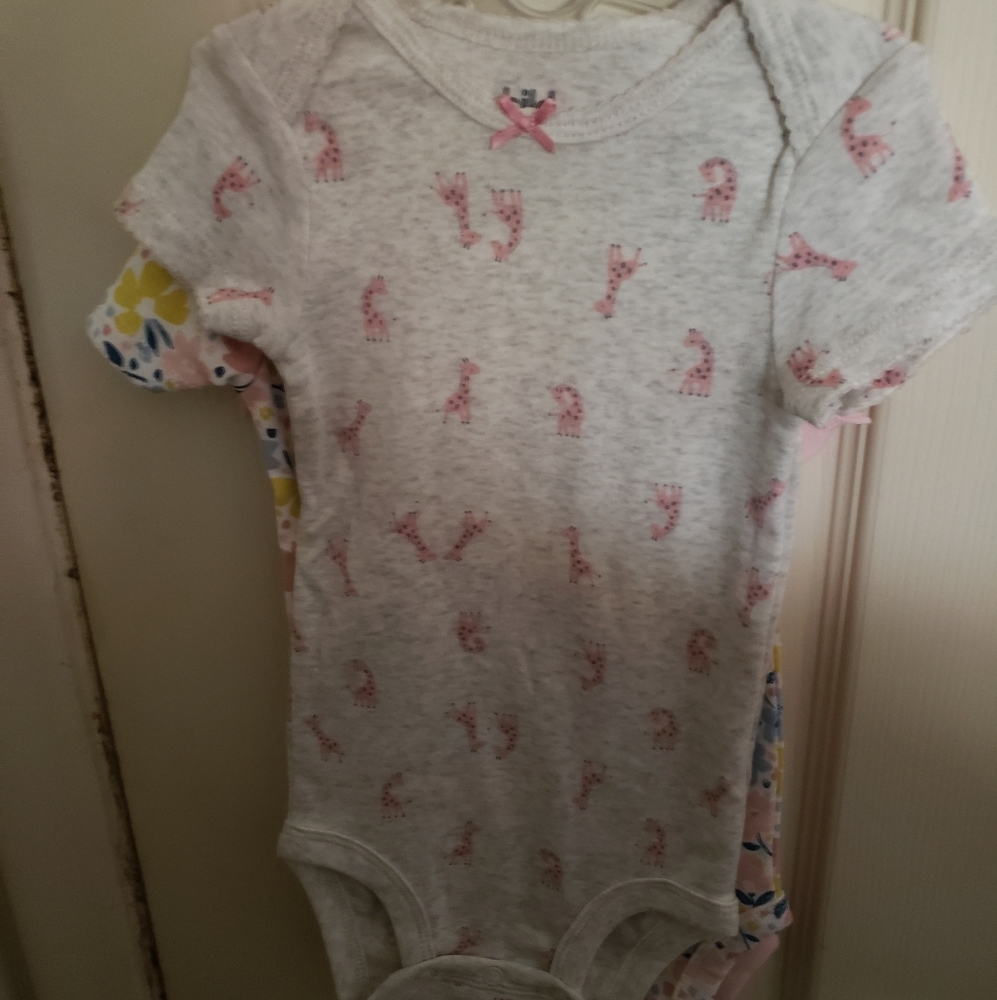3 pack of onesies 3-6 months